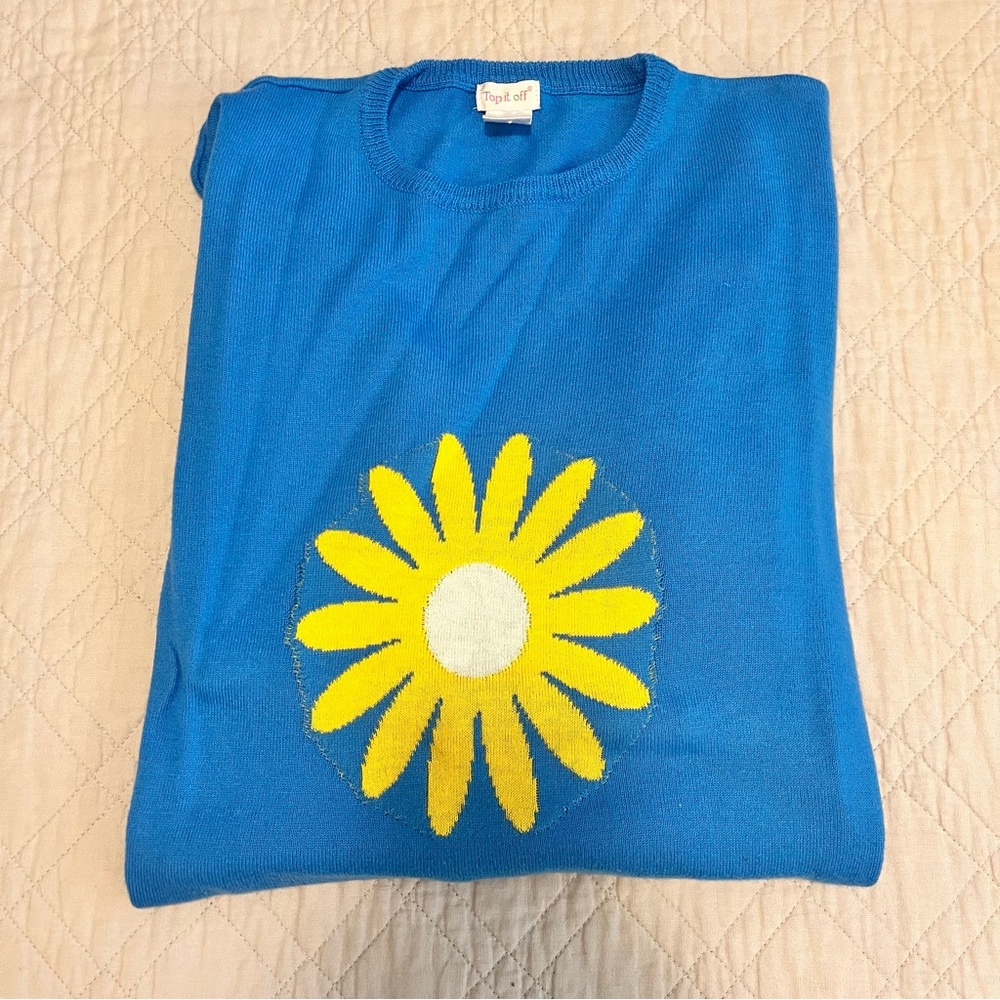 Blue Daisy Sweater🌼